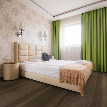 שייראדז Hotel Wroblewscy מראה חיצוני תמונה