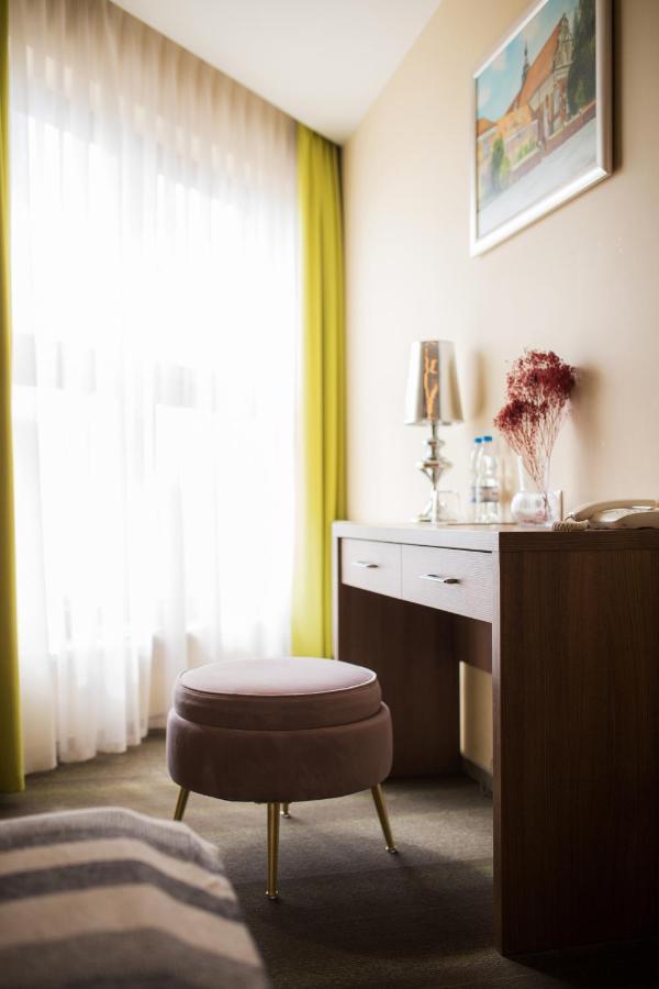 שייראדז Hotel Wroblewscy מראה חיצוני תמונה