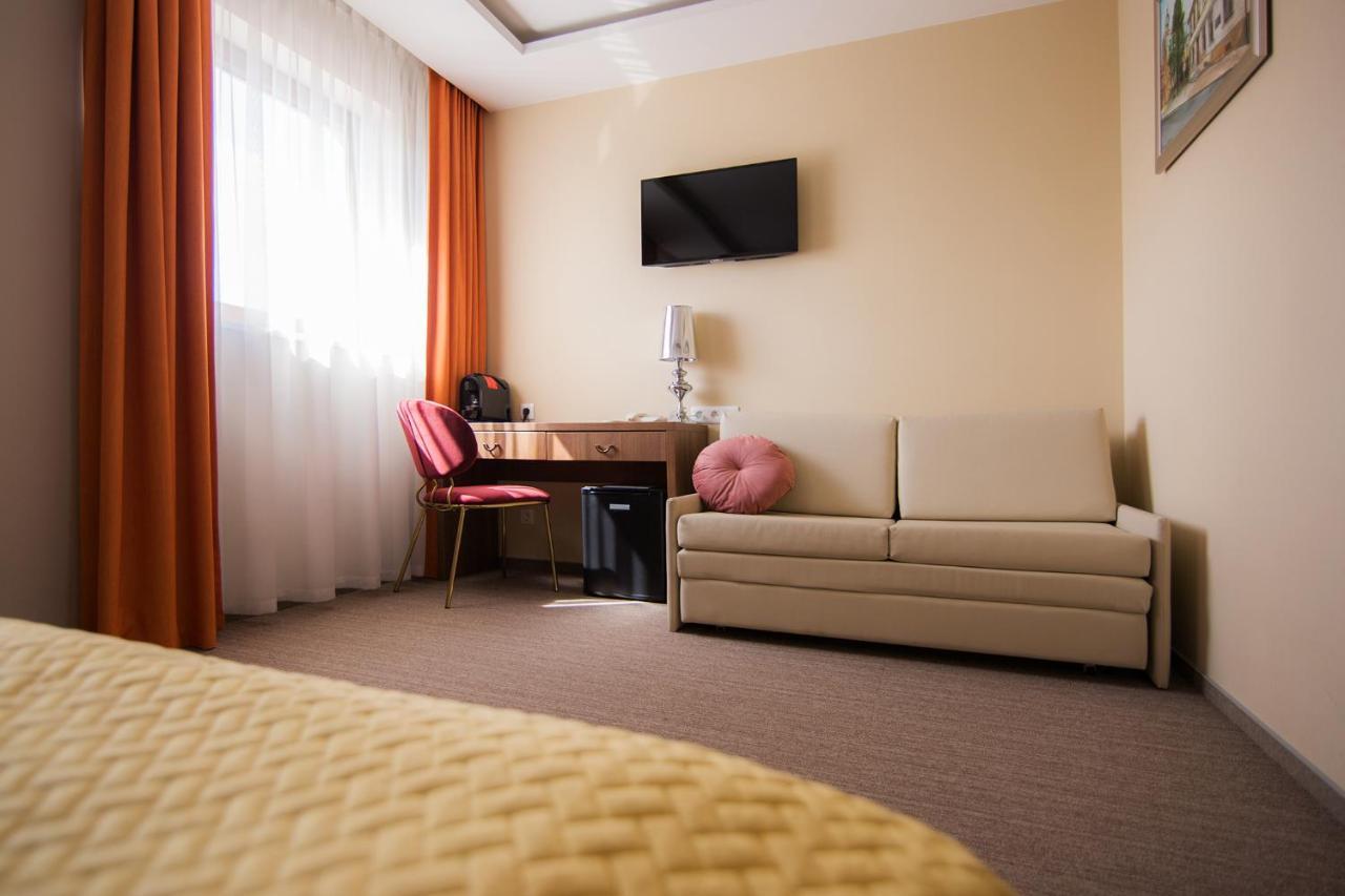 שייראדז Hotel Wroblewscy מראה חיצוני תמונה