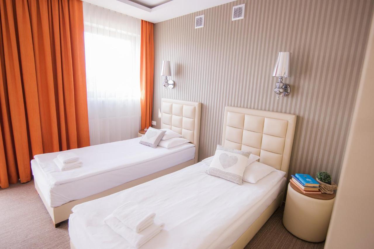 שייראדז Hotel Wroblewscy מראה חיצוני תמונה