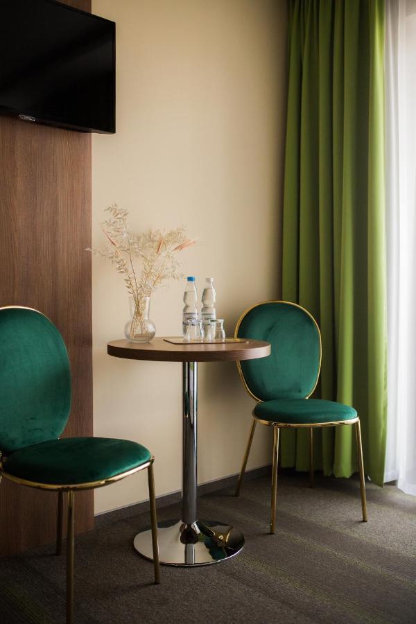 שייראדז Hotel Wroblewscy מראה חיצוני תמונה