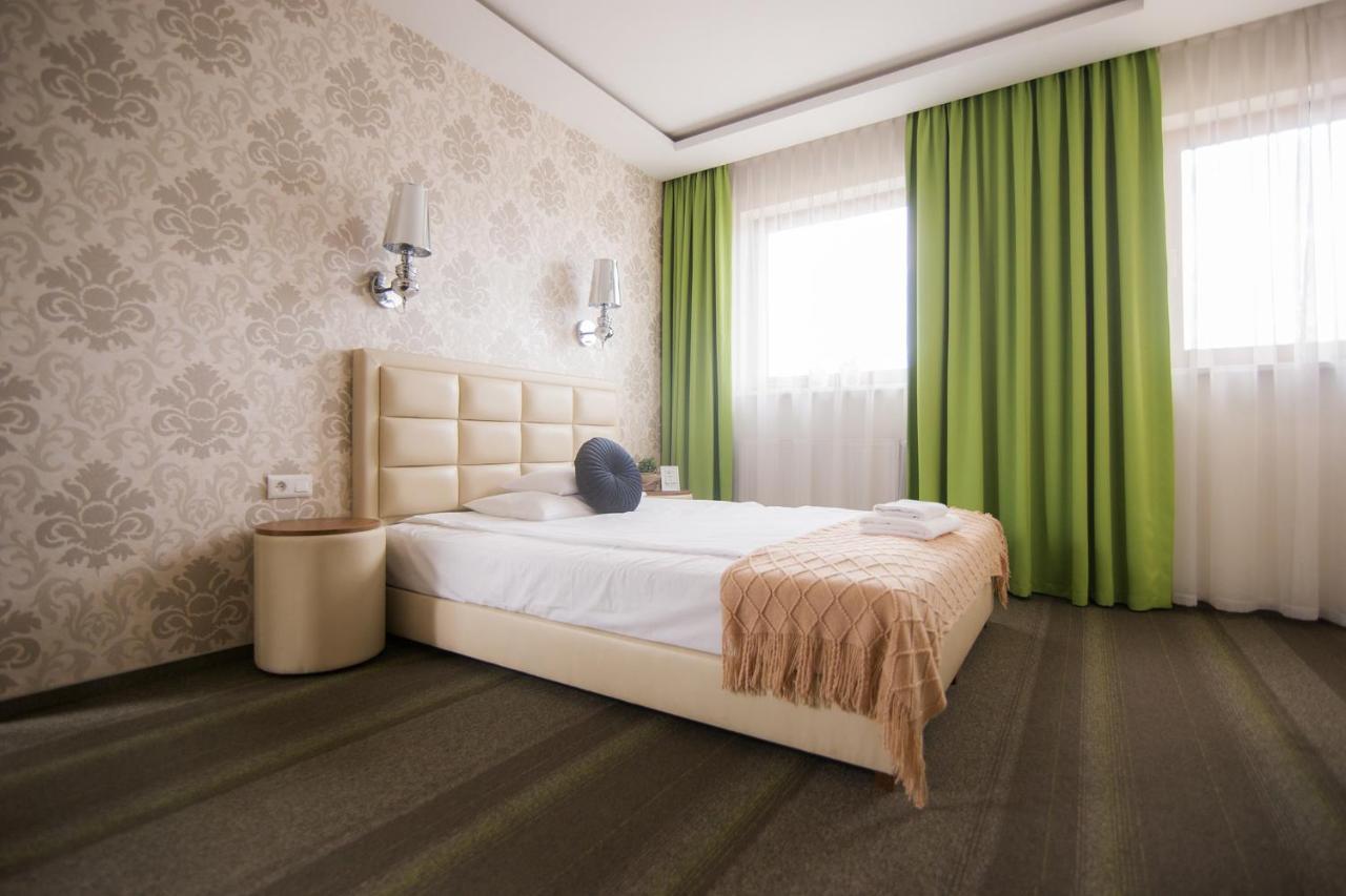 שייראדז Hotel Wroblewscy מראה חיצוני תמונה